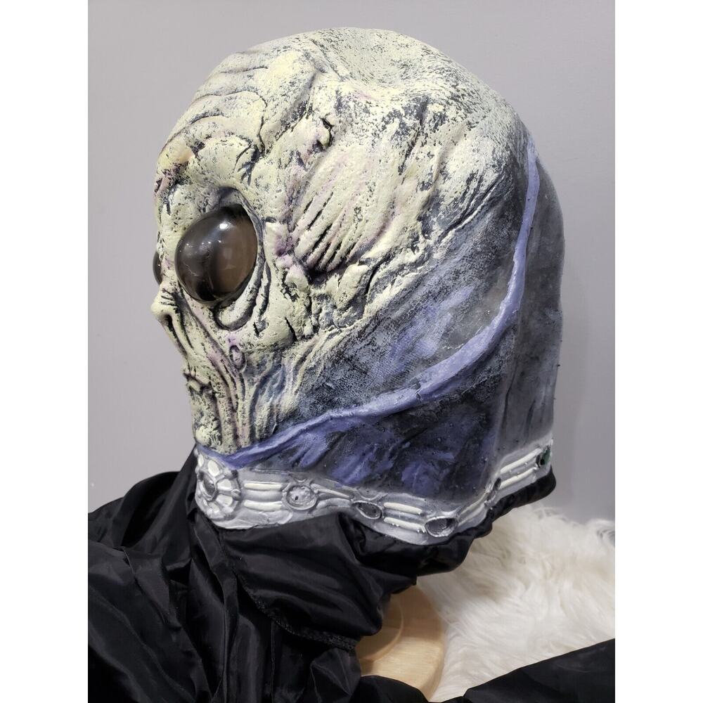 Vintage Easter Unlimited Fun World Alien Halloween Mask Martian Bubble Eyes cape - Picture 4 of 8
